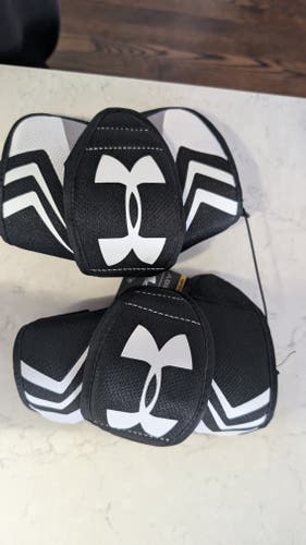 Large Youth Under Armour strategy 2 Arm Pads (New)