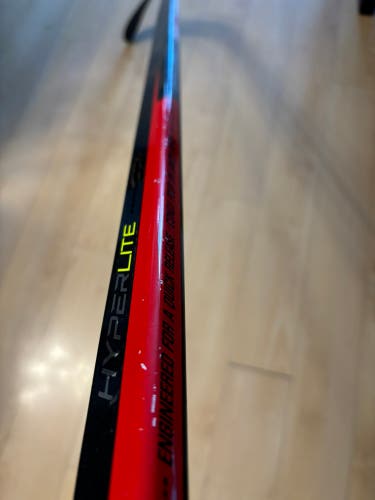 Bauer Vapor Hyperlite Hockey Stick Right Handed P28 (Used)