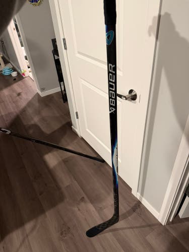 Senior Bauer Vapor Flylite Right Handed Hockey Stick P92 70 Flex Pro Stock (Used)
