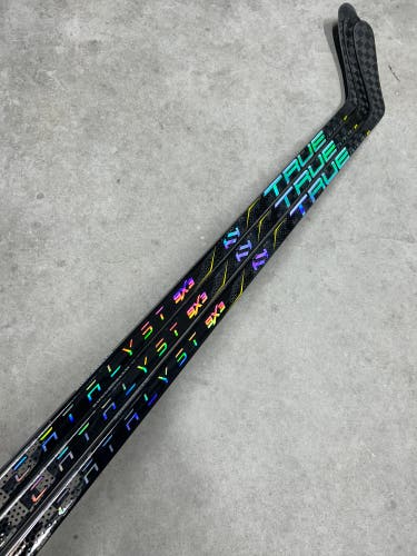 3 PACK 70 Flex Custom P92 Senior True Catalyst 9x3 Left Hand Hockey Stick Pro Stock (New)