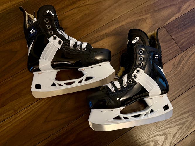 2024 CCM Tacks XF 652 Pro Hockey Skates Wide Width Size 4 (New)
