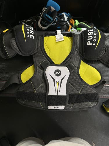 Medium Youth Pure Hockey Shoulder Pads (Used)