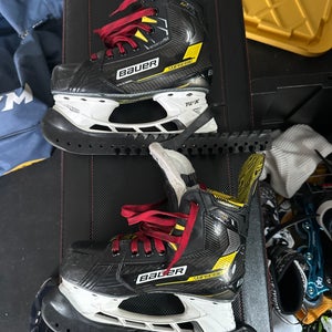Bauer Supreme M4 Hockey Skates Regular Width Size 3 (Used)