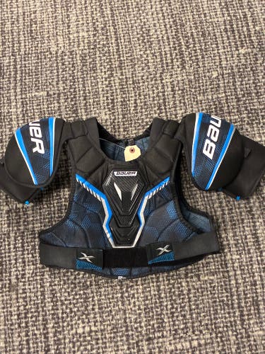 Medium Senior Bauer X Shoulder Pads (Used)