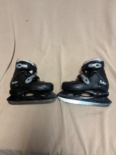 Black CCM Tyke adjustable Hockey Skates Regular Width 8 (Used)