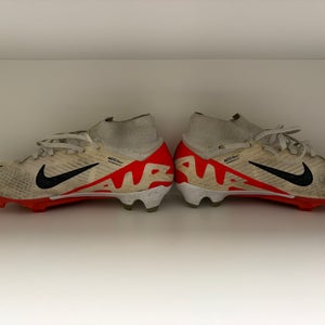 White Men's Size M 9.0 (W 10.0) Nike Mercurial Superfly Cleats (Used)