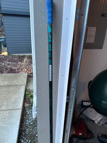 Intermediate CCM Vizion Right Handed Hockey Stick P29 65 Flex (Used)