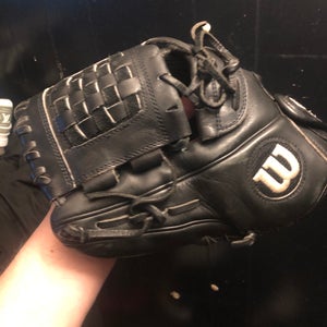 Wilson A2000 Left hand throw Softball Glove 12" (Used) great condition seriously 100$ let get it sol