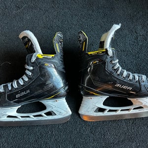 Black/Yellow 2023 Bauer Supreme M4 Hockey Skates Regular Width Size 4 (Used)