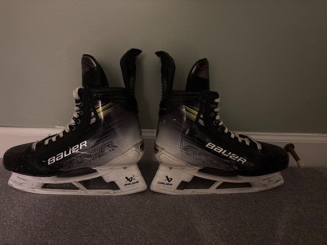 2023 Bauer Vapor Hyperlite 2 Hockey Skates 8 (Used)