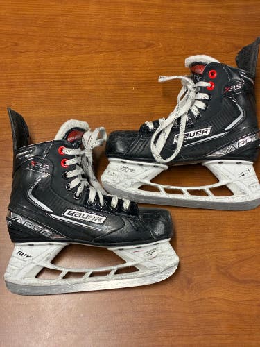 Junior Bauer Vapor X3.5 Hockey Skates Size 3.5 (Used)