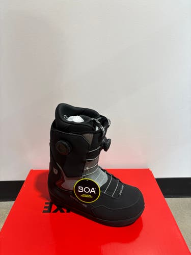 DEELUXE ID Snowboard Boots – Unisex Men’s 9.5 / Women’s 10 (Mondo 27.5) – Essential Black – New