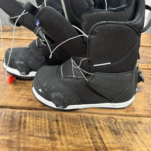 6K Burton Smalls Step On Snowboard Boots (Used)