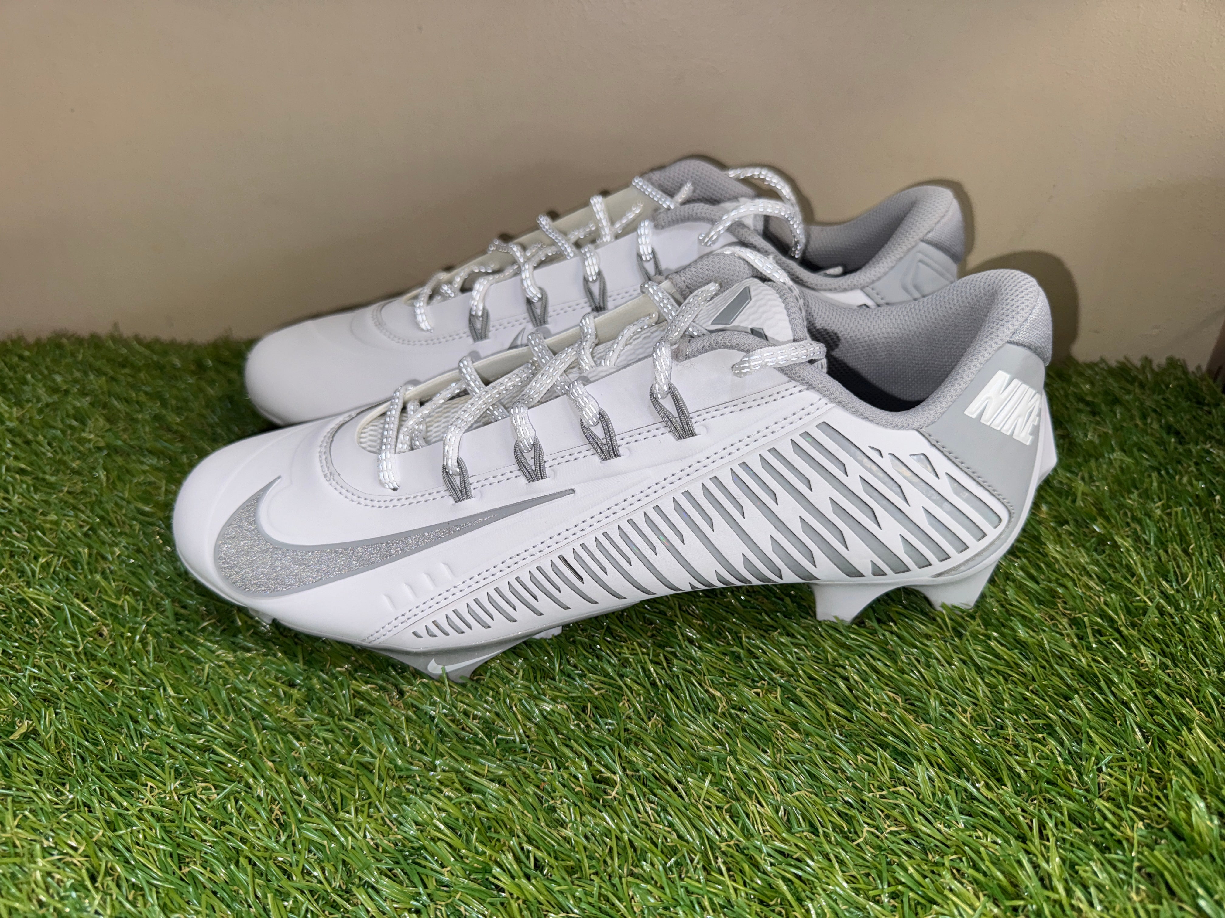 mens football cleats size 9.5