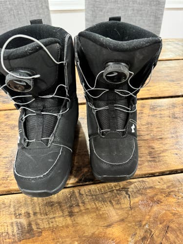 Unisex 5K (Big Kids / Youth) Rome Minishred Snowboard Boots (Used)