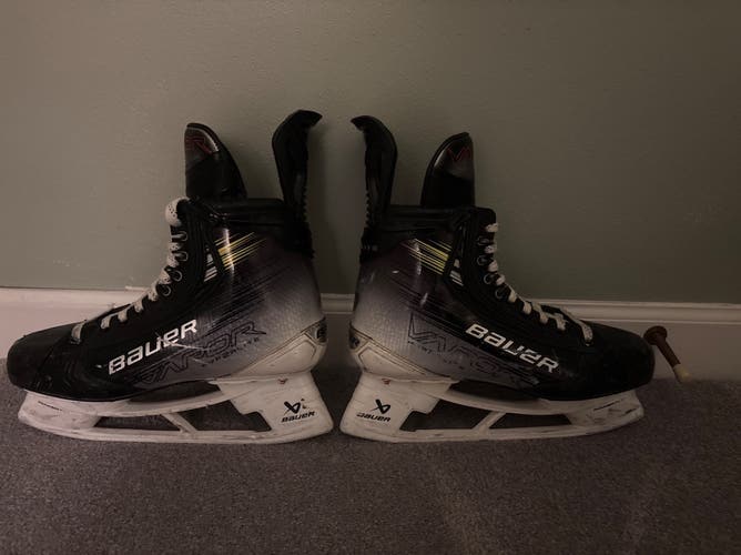 2023 Bauer Vapor Hyperlite 2 Hockey Skates 8 (Used)