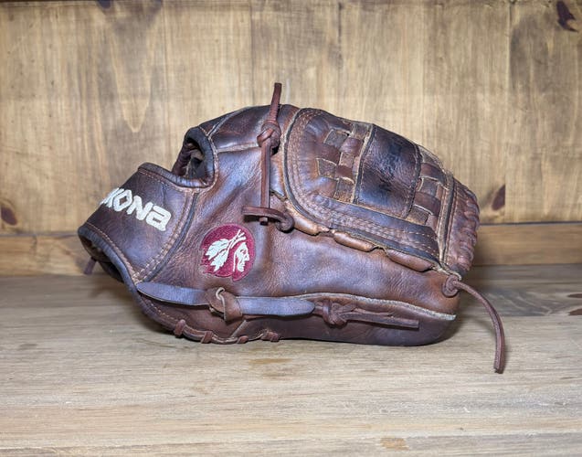 Nokona Walnut RH Pitcher's Baseball Glove 12" (Used)
