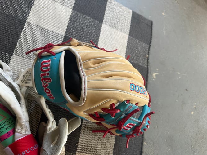 Wilson A2000 RH Baseball Glove 11.5" (Used)