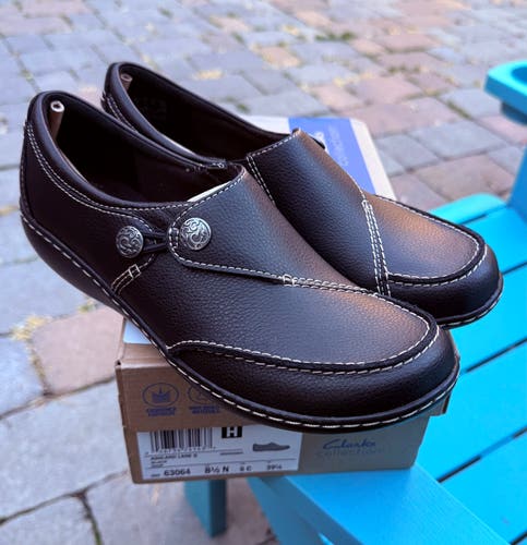 WOMENS CLARKS ASHLAND LANE SLIP-ON BLACK SUEDE LOAFERS US SIZE 8.5 NARROW (NWT)