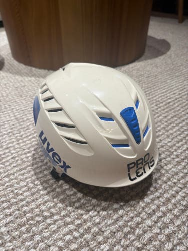 Medium/Large UVEX Slalom Helmet (Used)