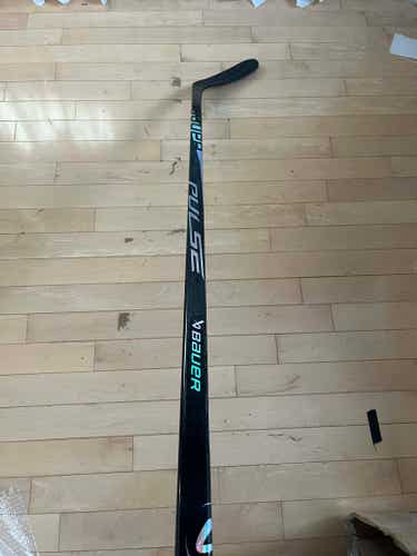 NEW Intermediate Silver Bauer Pulse Right Handed P28 65 Flex Hockey Stick