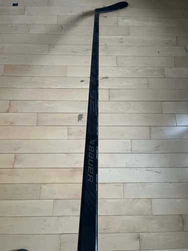 NEW Senior Black Bauer Pulse Right Handed P92 77 Flex Hockey Stick