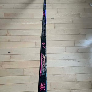 NEW Senior Grafiti Bauer Pulse Right Handed P28 77 Flex Hockey Stick