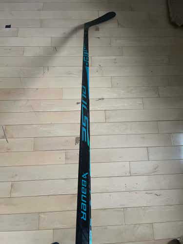 NEW Intermediate Bauer Pulse Right Handed P28 65 Flex Hockey Stick