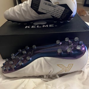 White Kids 5.5Y (Big Kids / Youth) Kelme Cleats (New)