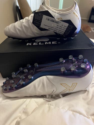 White Kids 5.5Y (Big Kids / Youth) Kelme Cleats (New)