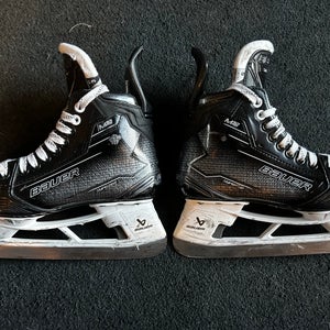 Black/White 2024 Bauer Supreme M50 Pro Hockey Skates Regular Width Size 5 (Used)