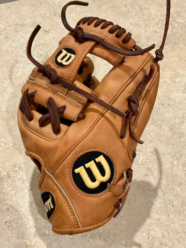 Wilson DP15 A2000 RH Infield Baseball Glove 11.5" (Used)