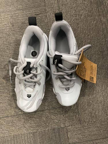 Used Nike TROUT 27 CLEATS BB/SB Cleats Grey Youth 13.0 11614-S000229950
