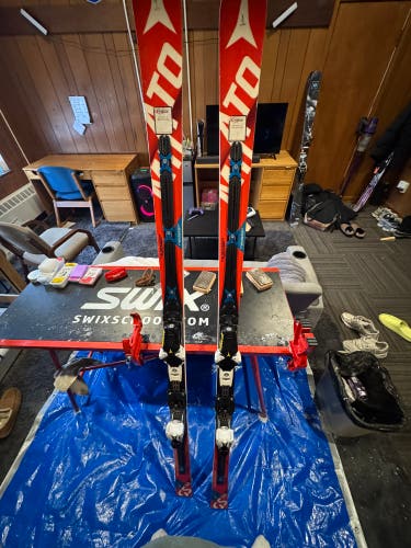 Unisex 2018 Atomic Redster Doubledeck SG 188 cm Racing Skis With Bindings Max Din 20 (lightly Used)