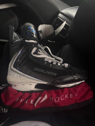 Blue 2025 Bauer Vapor Flylite Hockey Skates 7.5 (Used)