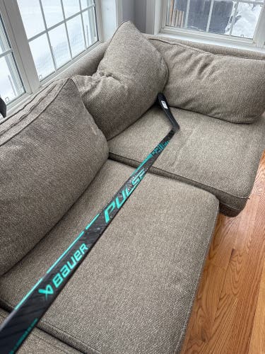 Senior Bauer Pulse LH Hockey Stick P28 70 Flex (New)