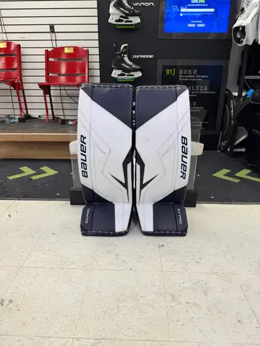 33" Senior Small Bauer Sv-Pro Goalie Leg Pads (Used)