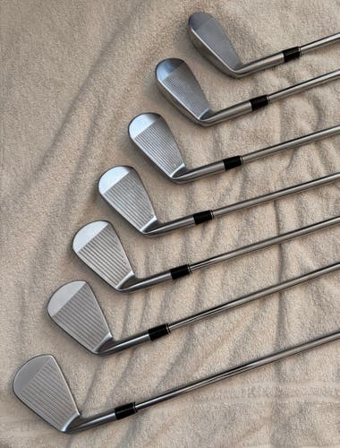 Men's Srixon ZX5 MK II Right Handed Iron Set Regular Flex Steel Shaft (Used)