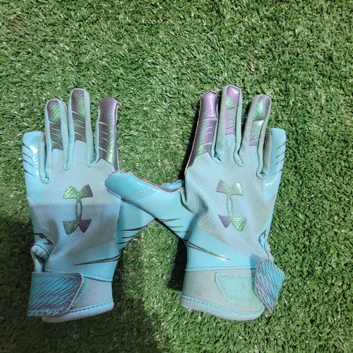Small Youth Under Armour Gloves (Used)