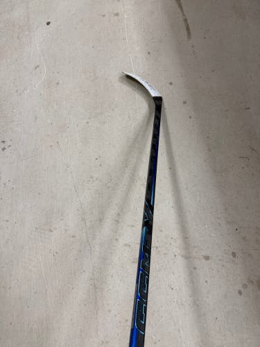 Senior CCM Vizion Right Handed Hockey Stick P29 65 Flex (Used)