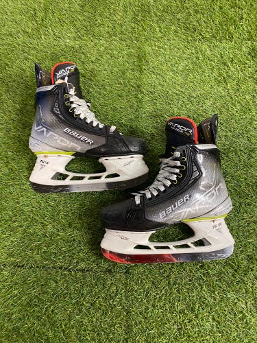 Bauer Vapor Hyperlite Hockey Skates | Intermediate 4