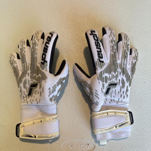 Reusch Attrakt Freegel Silver Finger Support Goalkeeper Glove, Size 7 (INV38)