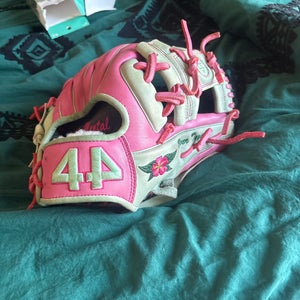 2024 44 Pro Signature Series RH Infield Baseball Glove 11.5" (Used)