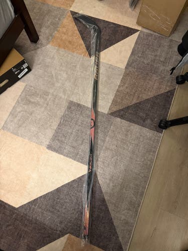 Senior Red Bauer Proto2 Right Handed Hockey Stick P28 70 Flex (New)