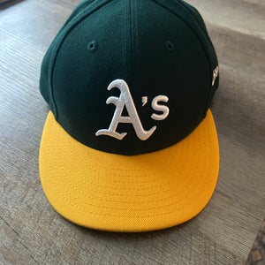 Green Men's 7 3/4 New Era Hat (New)