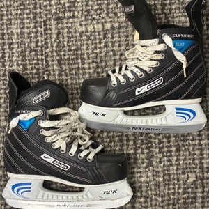 Intermediate Bauer Supreme Select Hockey Skates I Size 5
