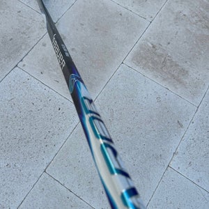 Intermediate Bauer Vapor Flylite Left Hand Hockey Stick P28 55 Flex (New)
