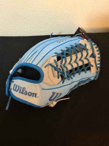 2025 Wilson A2000 RH Outfield Softball Glove 12.5" (New)