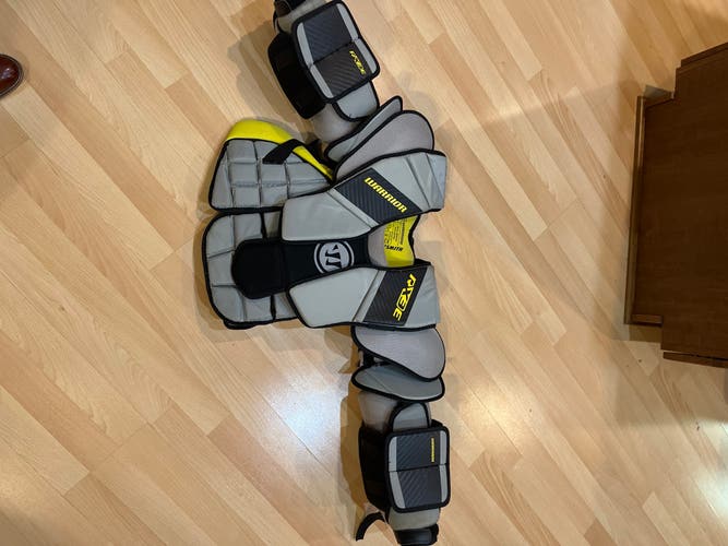 Small / Medium Warrior Ritual RX3 E Goalie Chest Protector (Used)