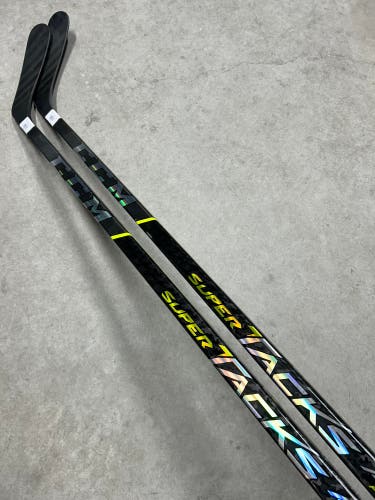 2 Pack90 Flex P92 Senior CCM Super Tacks AS3 Pro Right Hand Hockey Stick Toronto Maple Leafs